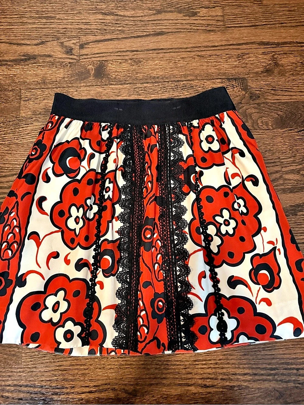 Leifsdottir Floral Lace Trim Mini Skirt in Red & Black Like New